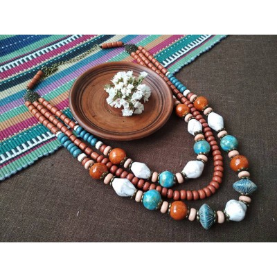 Necklace Korali of ceramic beads white 3 threads