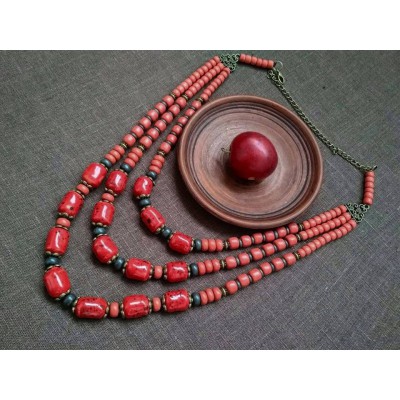 Necklace Patsyorka of ceramic beads red 3 threads