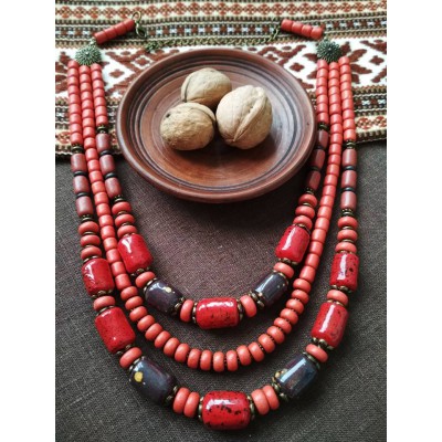 Necklace Korali of ceramic beads red/black 3 threads