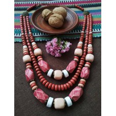 Necklace Korali of ceramic beads red/white 3 threads