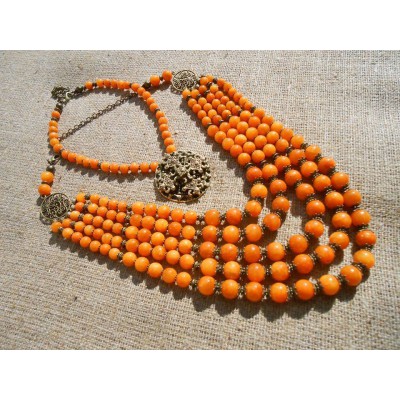 Necklace of orange onyx natural gemstone with medallion set 5+1 threads