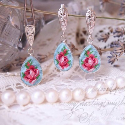 Earrings and pendulum set "Mint Rose"