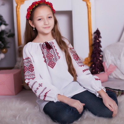 Embroidered blouse for little girl "Sweetness"