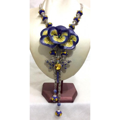 Necklace "Blue on Gold"